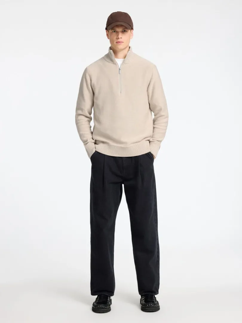 kort_lynls_pullover_1-8.webp Strik>SELECTED KORT LYNLÅS PULLOVER Beige