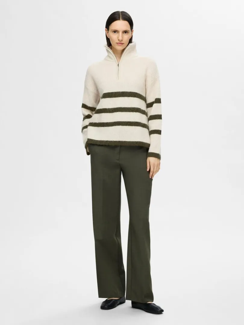 kort_lynls_pullover_1.webp Strik>SELECTED KORT LYNLÅS PULLOVER Beige