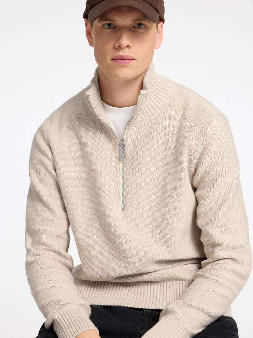 kort_lynls_pullover_2-8.webp Strik>SELECTED KORT LYNLÅS PULLOVER Beige