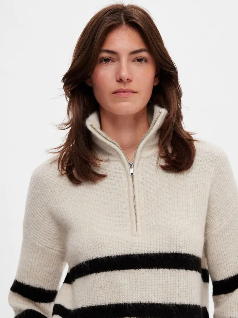 kort_lynls_pullover_3-5.webp Strik>SELECTED KORT LYNLÅS PULLOVER Beige