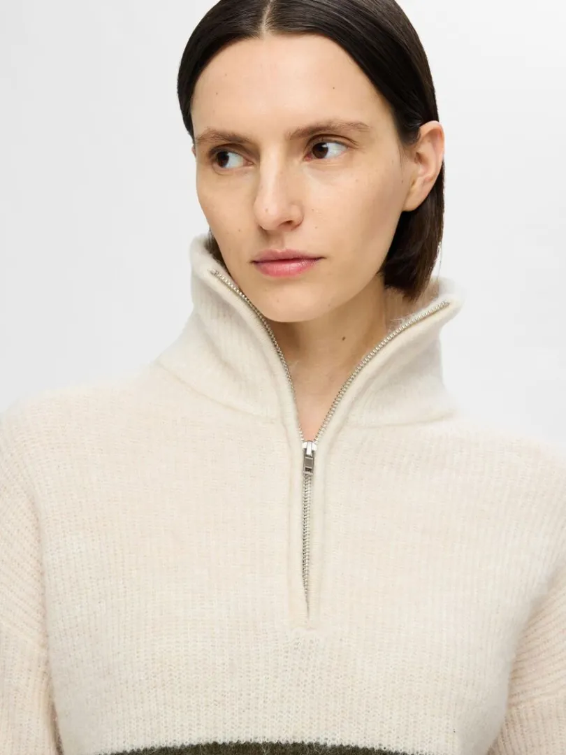 kort_lynls_pullover_3.webp Strik>SELECTED KORT LYNLÅS PULLOVER Beige