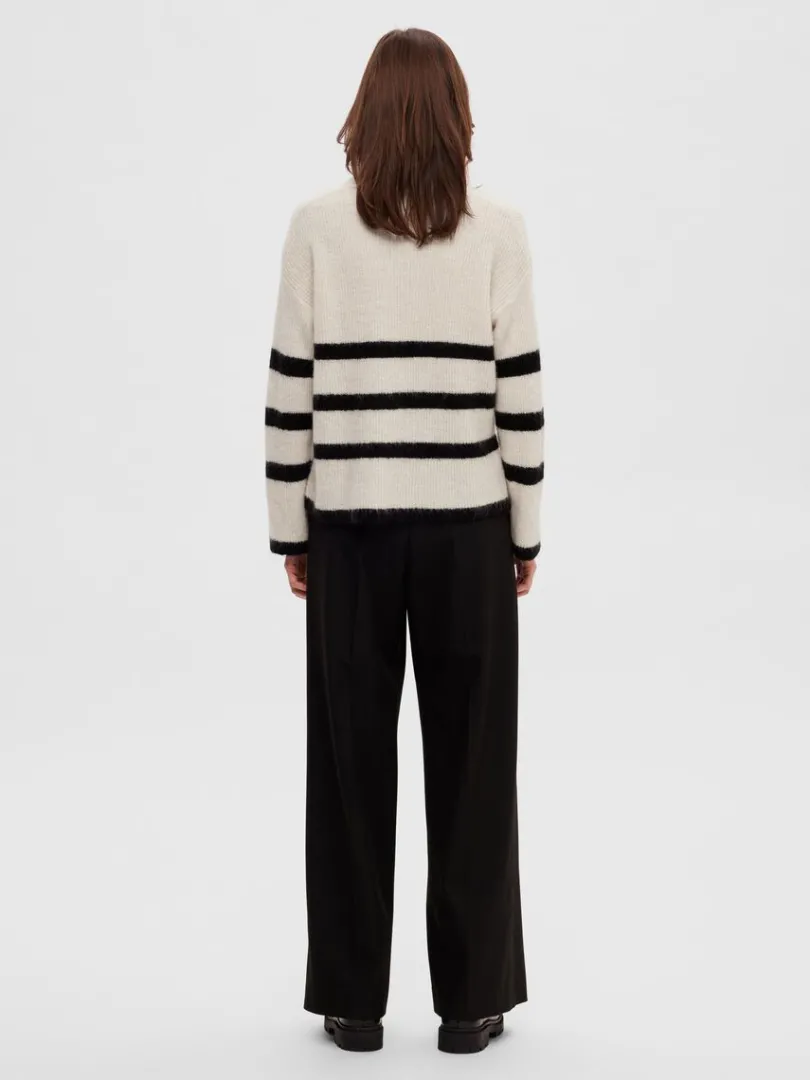 kort_lynls_pullover_4-5.webp Strik>SELECTED KORT LYNLÅS PULLOVER Beige
