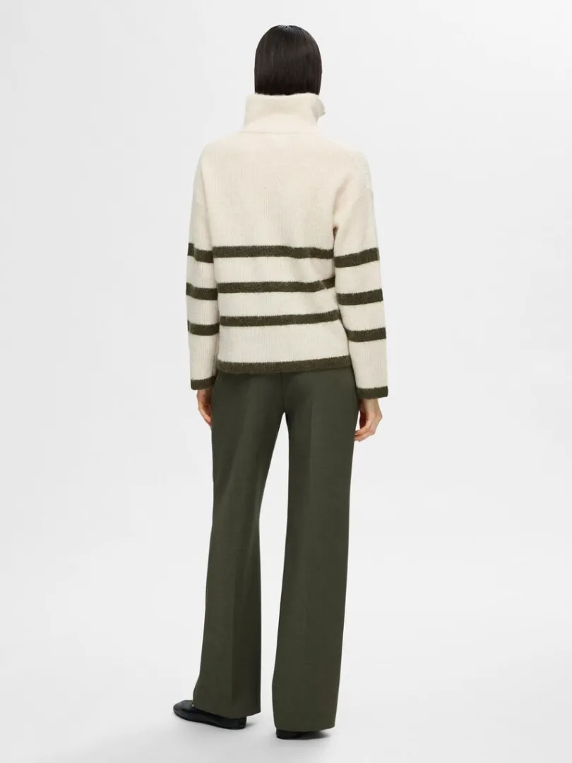 kort_lynls_pullover_4.webp Strik>SELECTED KORT LYNLÅS PULLOVER Beige