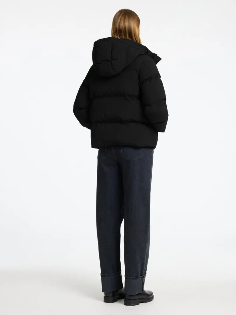kort_pufferjakke_4.webp Overtøj>SELECTED KORT PUFFERJAKKE Black