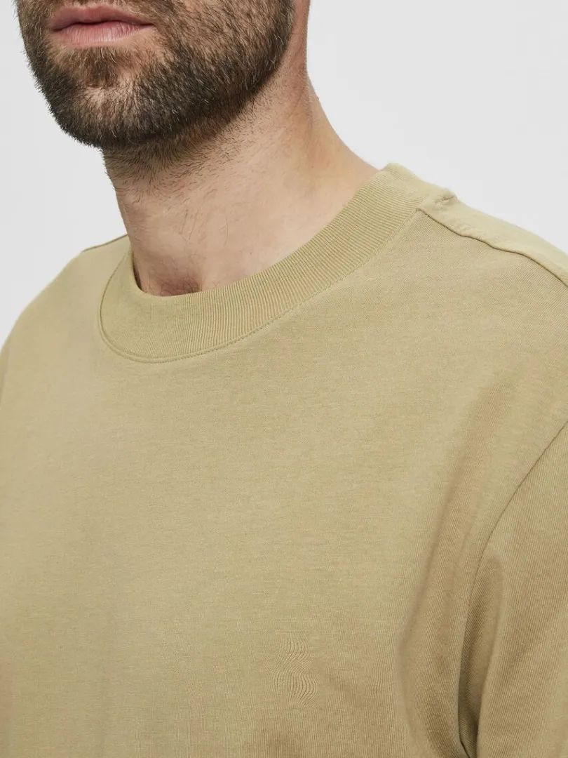 kortrmet_afslappet_fit_ts_3-4.webp T-shirts>SELECTED KORTÆRMET AFSLAPPET FIT T-SHIRT Brown