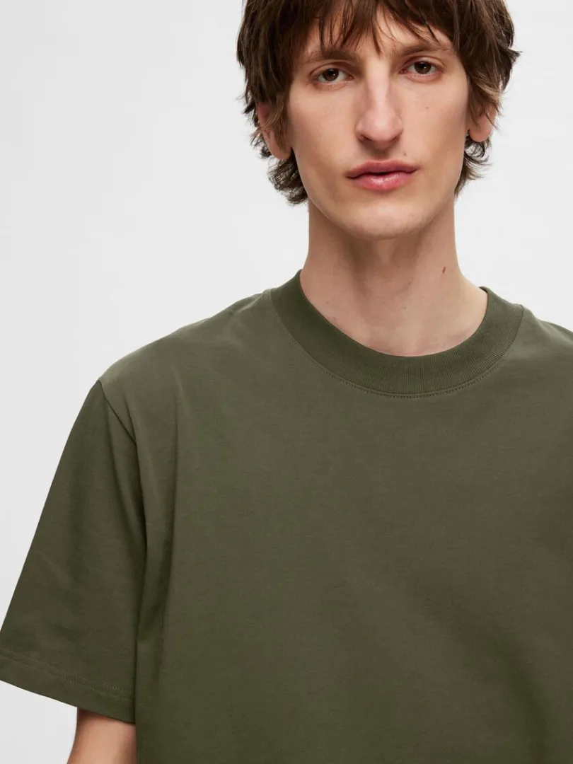 kortrmet_afslappet_fit_ts_3-7.webp T-shirts>SELECTED KORTÆRMET AFSLAPPET FIT T-SHIRT Green