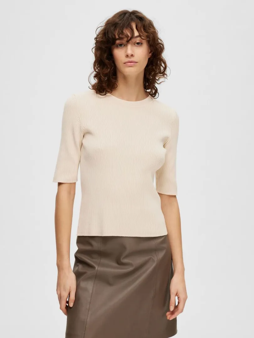 kortrmet_strikket_top_0-15.webp T-shirts | Toppe Og Bluser>SELECTED KORTÆRMET STRIKKET TOP Beige