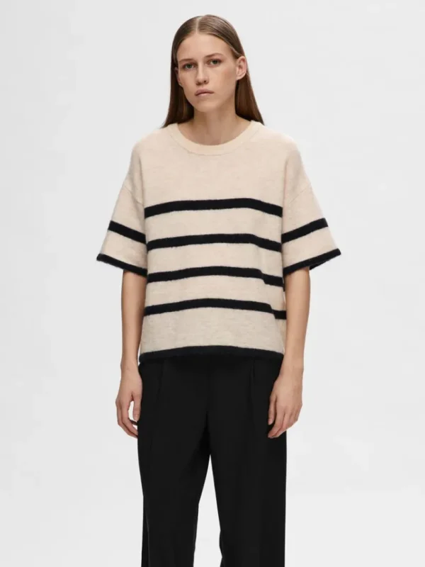 Strik>SELECTED KORTÆRMET STRIKKET TOP Beige