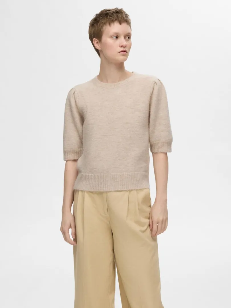 kortrmet_strikket_top_0.webp Strik>SELECTED KORTÆRMET STRIKKET TOP Beige