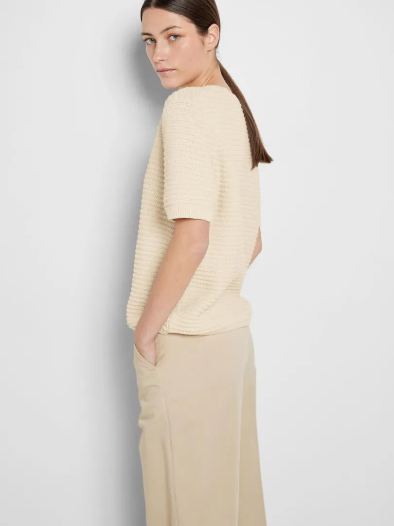 kortrmet_strikket_top_2-11.webp Strik>SELECTED KORTÆRMET STRIKKET TOP Beige
