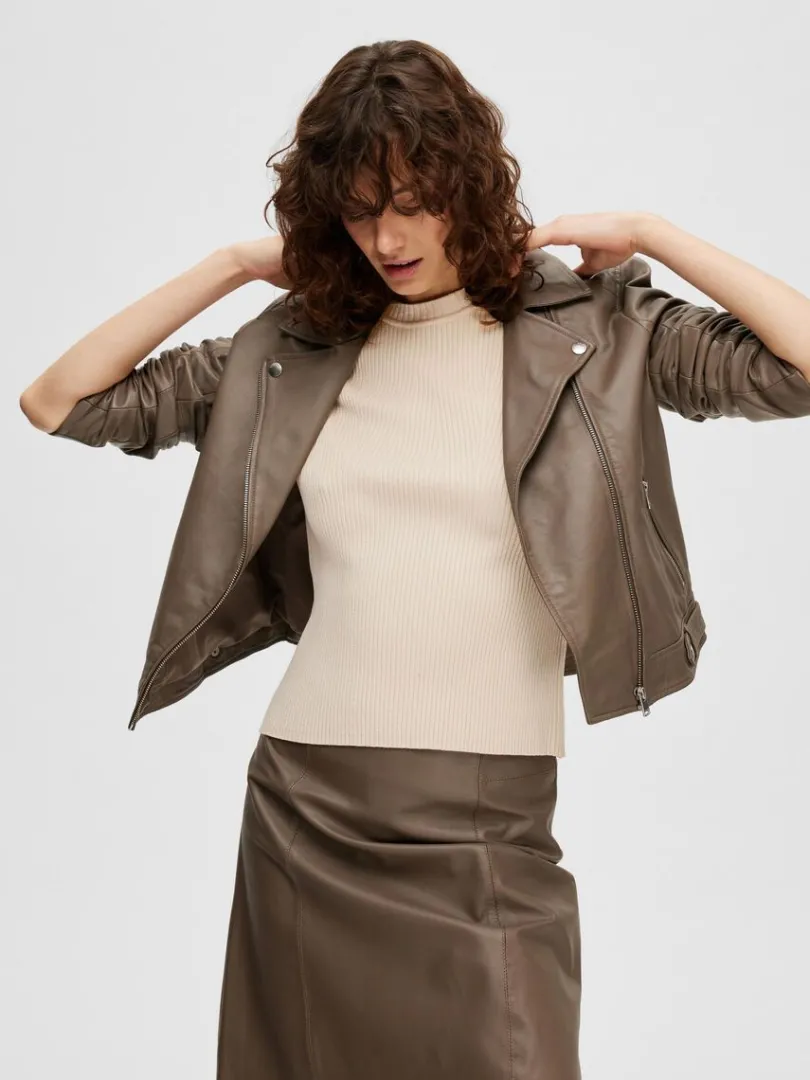 kortrmet_strikket_top_2-15.webp T-shirts | Toppe Og Bluser>SELECTED KORTÆRMET STRIKKET TOP Beige