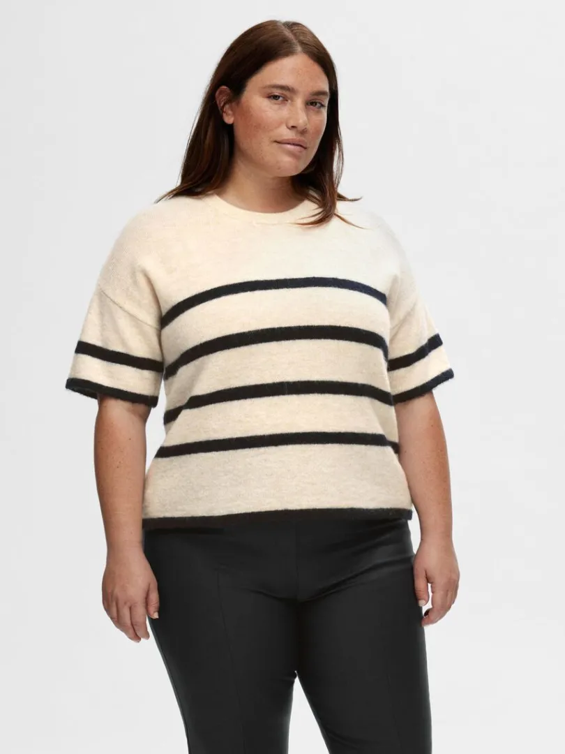 kortrmet_strikket_top_7.webp Strik>SELECTED KORTÆRMET STRIKKET TOP Beige