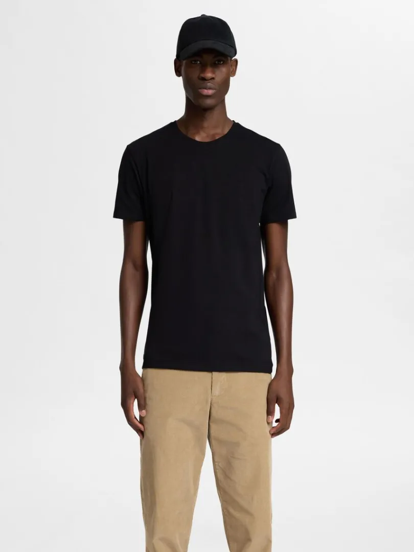 kortrmet_tshirt_0-9.webp T-shirts>SELECTED KORTÆRMET T-SHIRT Black