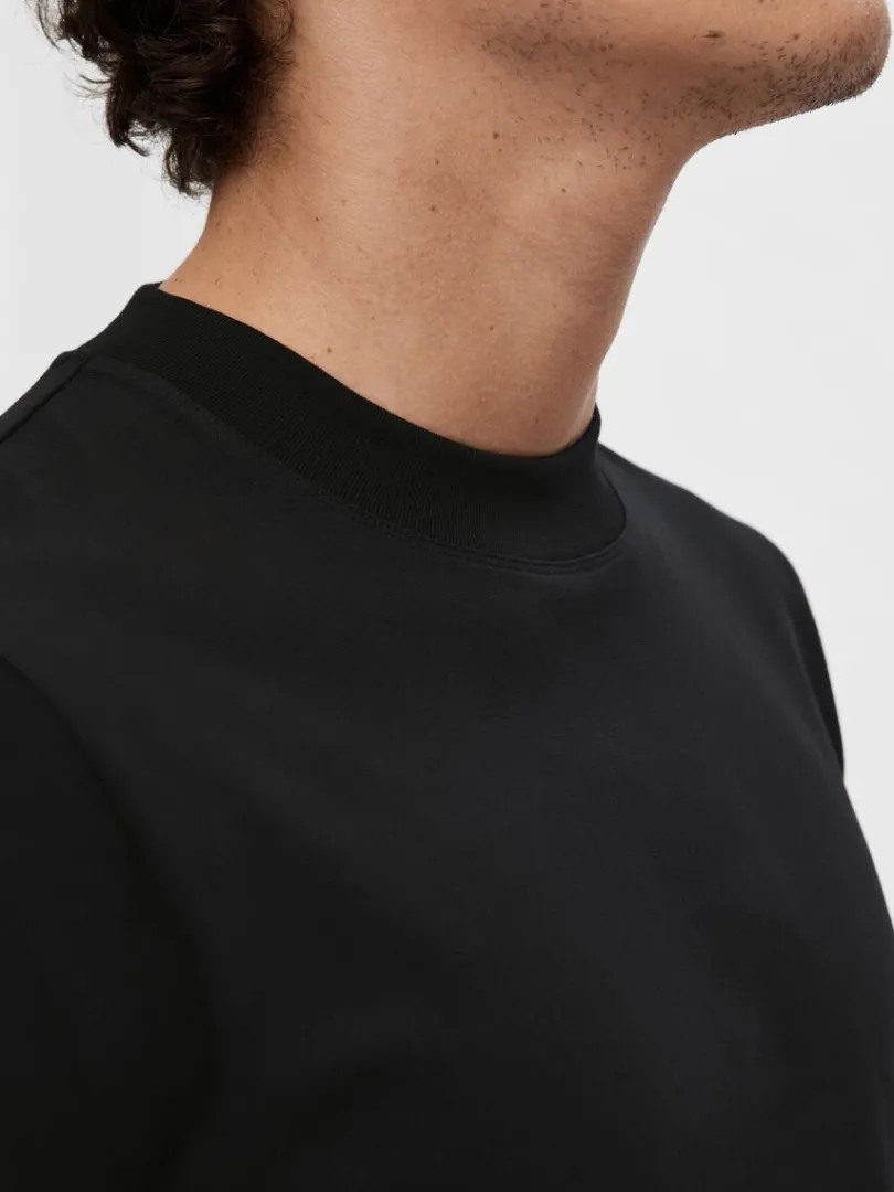 kortrmet_tshirt_3.webp T-shirts>SELECTED KORTÆRMET T-SHIRT Black