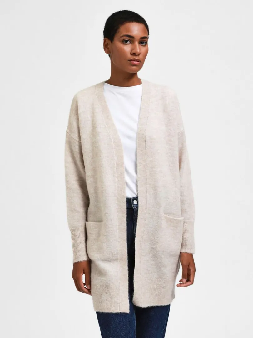 lang_strikket_cardigan_0-4.webp Strik>SELECTED LANG STRIKKET CARDIGAN Beige
