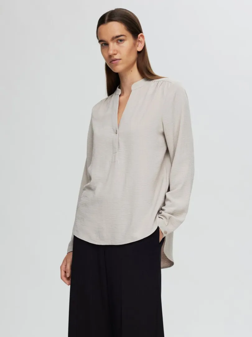 langrmet_bluse_0-5.webp Toppe Og Bluser>SELECTED LANGÆRMET BLUSE Beige