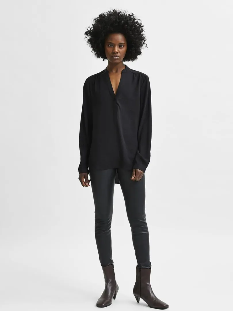 langrmet_bluse_1-3.webp Toppe Og Bluser>SELECTED LANGÆRMET BLUSE Black