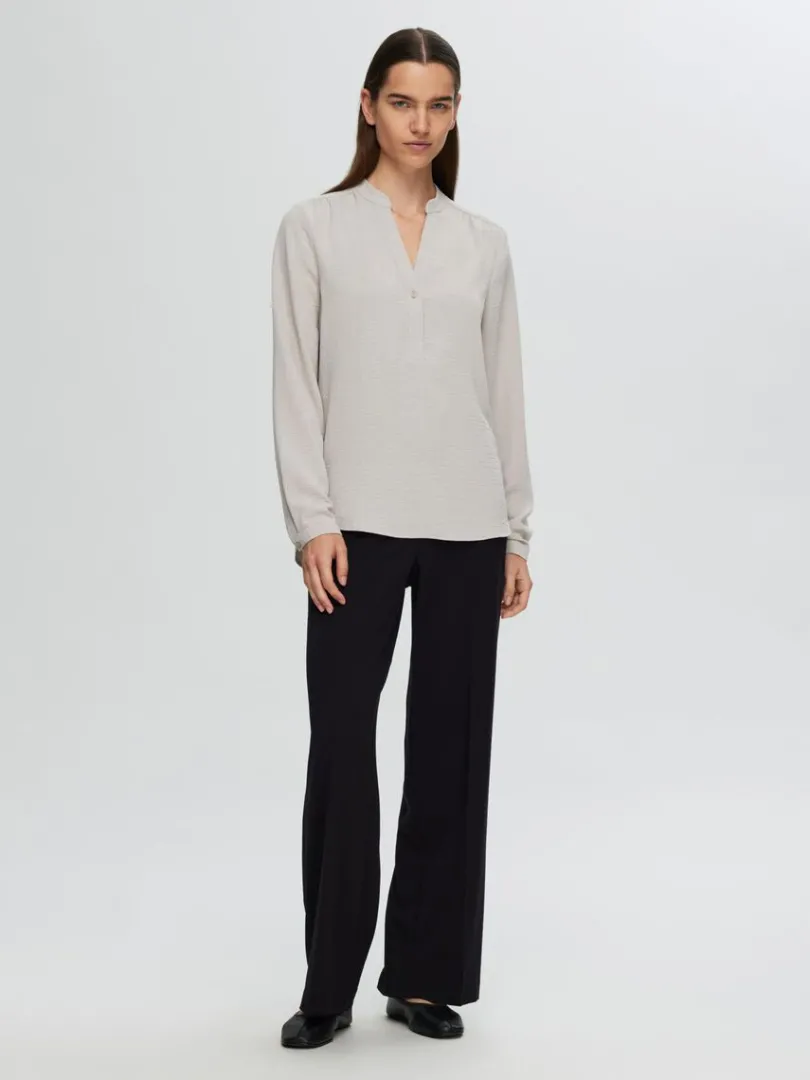 langrmet_bluse_1-5.webp Toppe Og Bluser>SELECTED LANGÆRMET BLUSE Beige