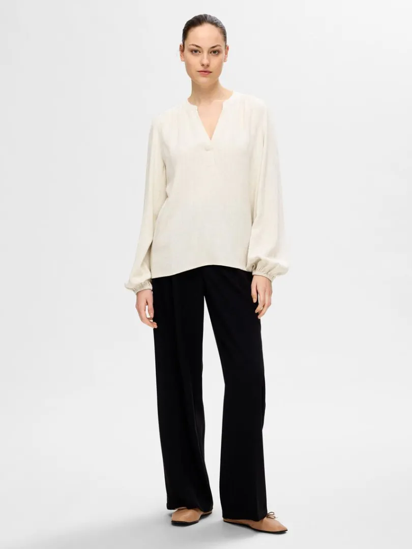 langrmet_bluse_1-6.webp Toppe Og Bluser>SELECTED LANGÆRMET BLUSE Beige