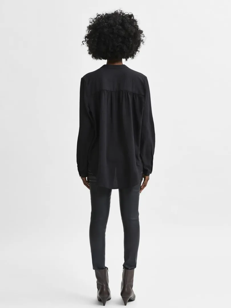 langrmet_bluse_4-1.webp Toppe Og Bluser>SELECTED LANGÆRMET BLUSE Black