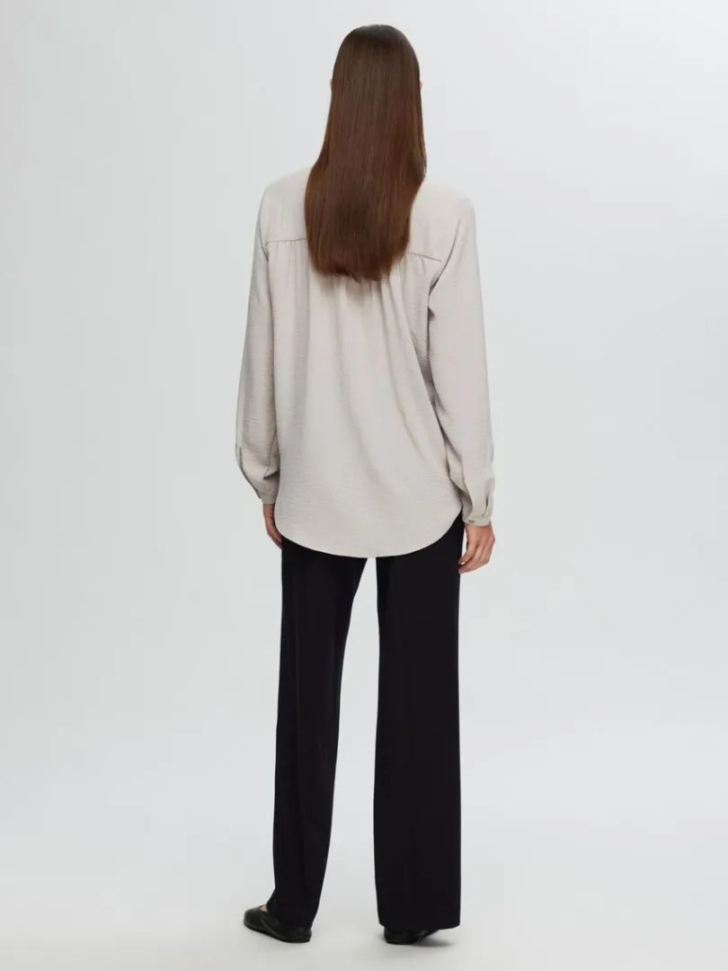 langrmet_bluse_4-3.webp Toppe Og Bluser>SELECTED LANGÆRMET BLUSE Beige