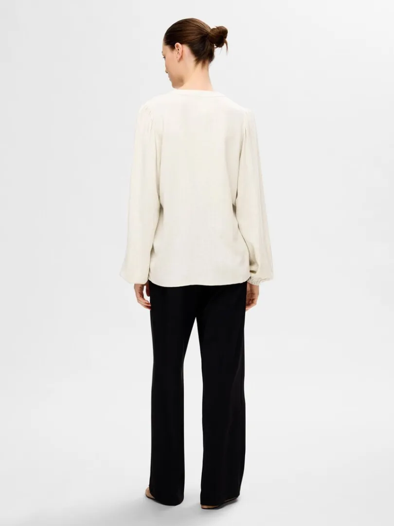 langrmet_bluse_5-4.webp Toppe Og Bluser>SELECTED LANGÆRMET BLUSE Beige