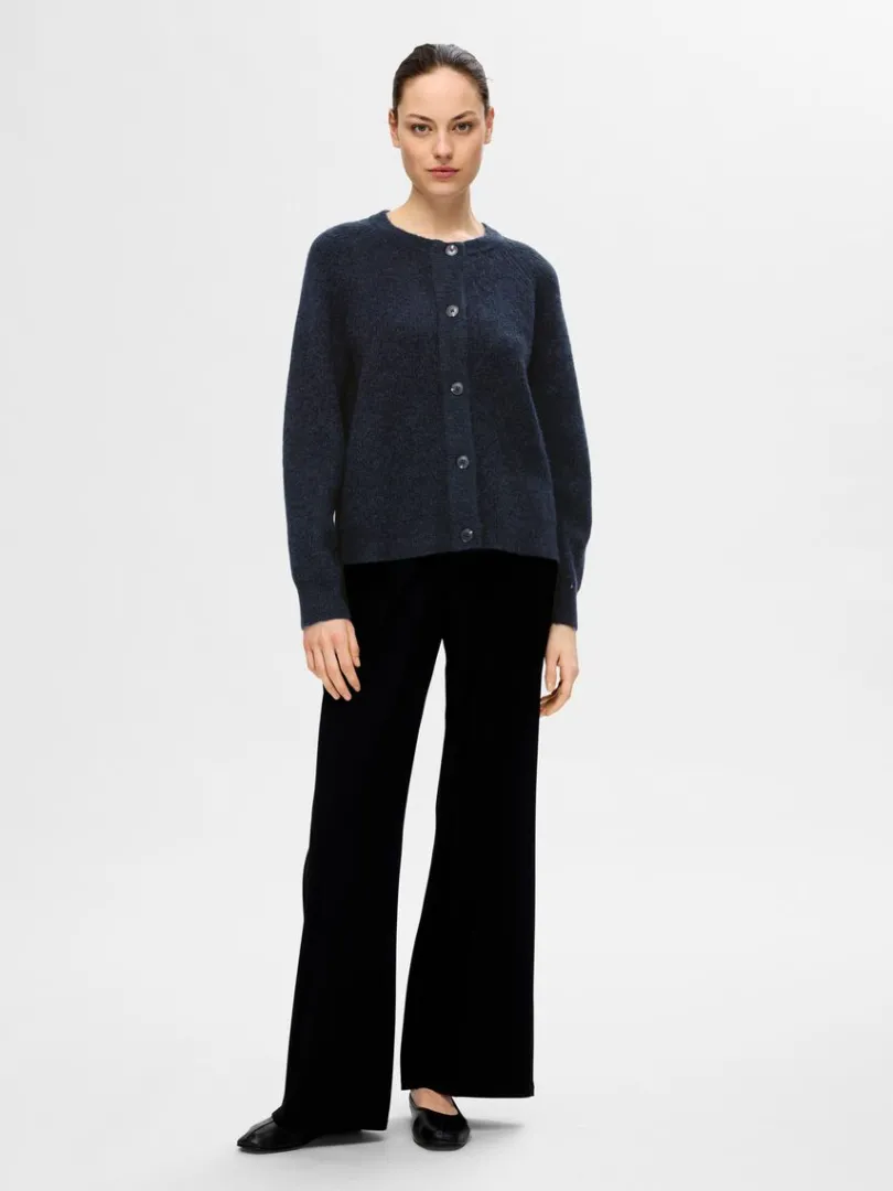langrmet_cardigan_1-10.webp Strik>SELECTED LANGÆRMET CARDIGAN Blue