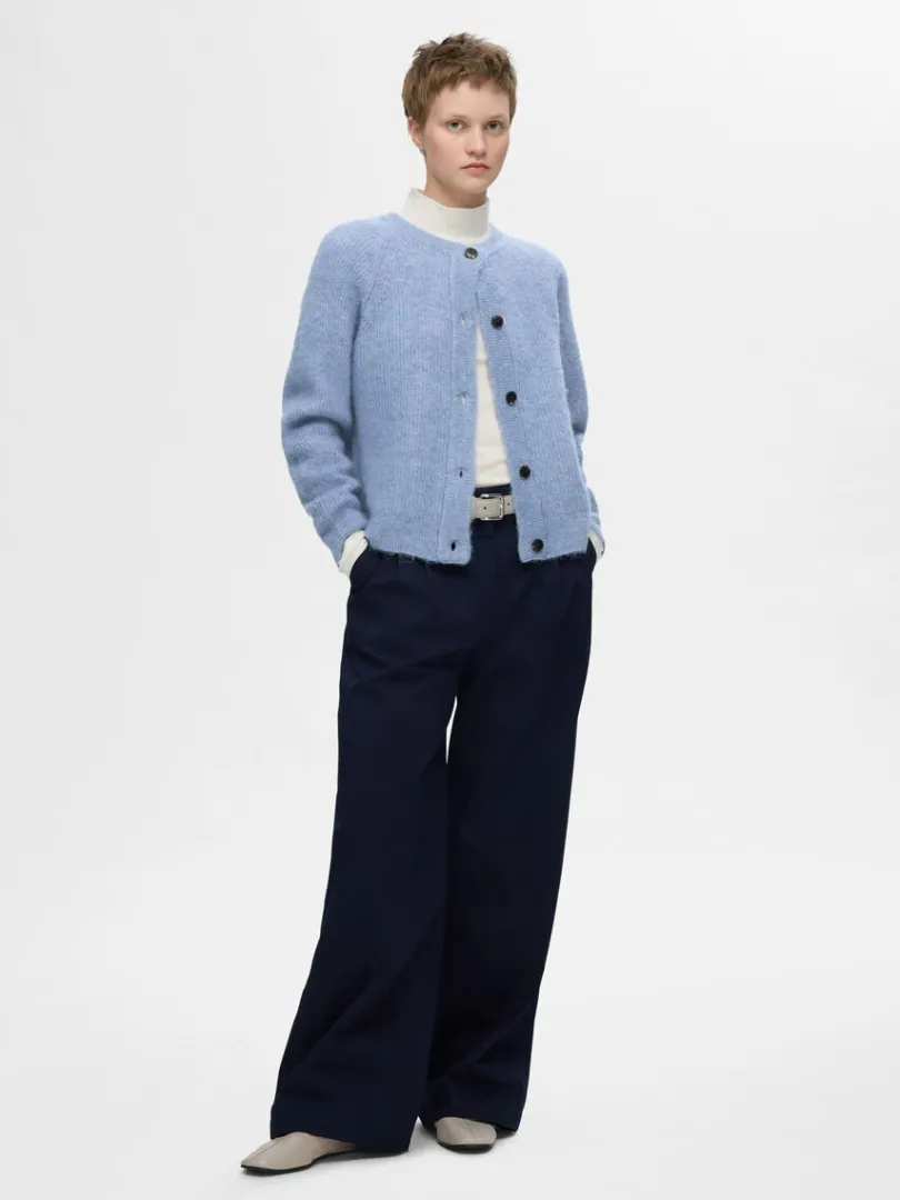 langrmet_cardigan_1-4.webp Strik>SELECTED LANGÆRMET CARDIGAN Blue