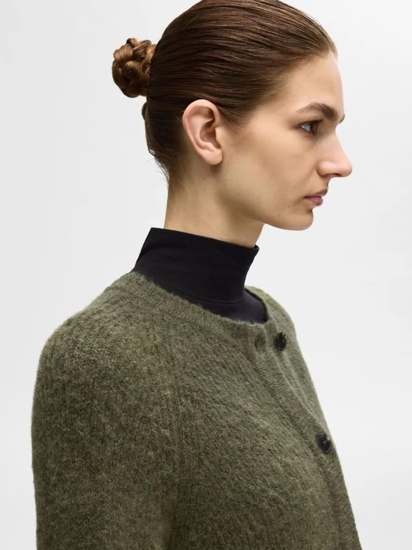 langrmet_cardigan_2-3.webp Strik>SELECTED LANGÆRMET CARDIGAN Green