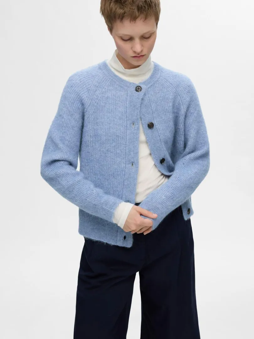 langrmet_cardigan_2-4.webp Strik>SELECTED LANGÆRMET CARDIGAN Blue
