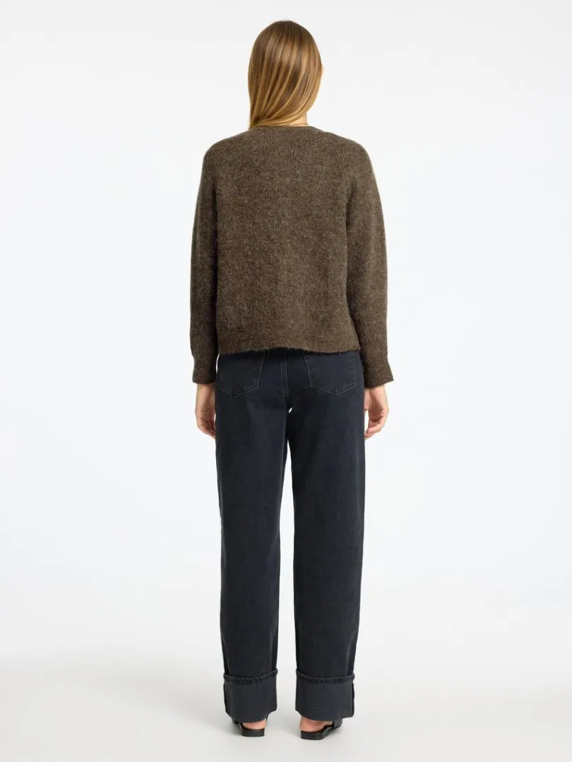 langrmet_cardigan_4.webp Strik>SELECTED LANGÆRMET CARDIGAN Brown