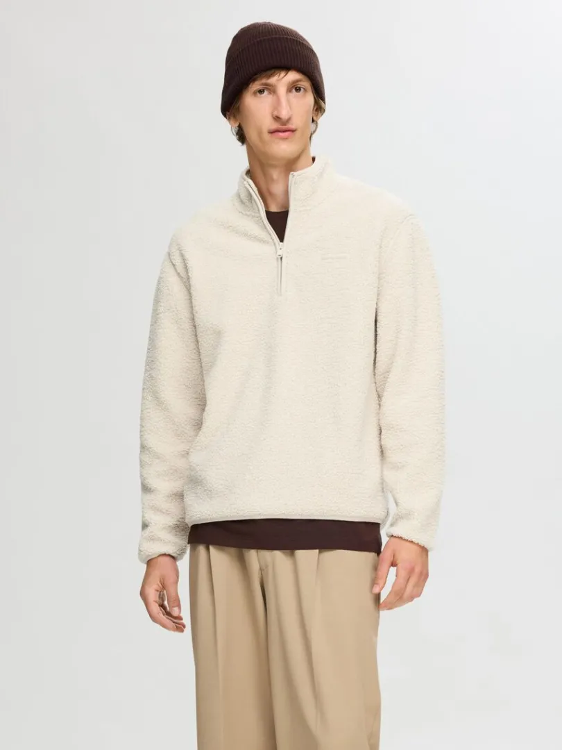 langrmet_fleece_med_halv__0-1.webp Hættetrøjer & Sweatshirts>SELECTED LANGÆRMET FLEECE MED HALV LYNLÅS Beige
