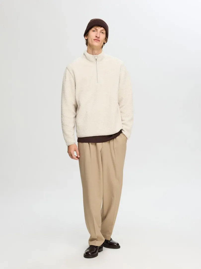langrmet_fleece_med_halv__2-1.webp Hættetrøjer & Sweatshirts>SELECTED LANGÆRMET FLEECE MED HALV LYNLÅS Beige