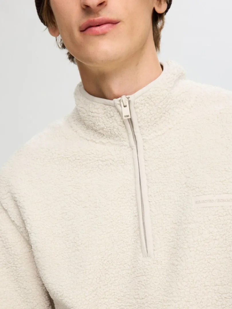 langrmet_fleece_med_halv__4-1.webp Hættetrøjer & Sweatshirts>SELECTED LANGÆRMET FLEECE MED HALV LYNLÅS Beige
