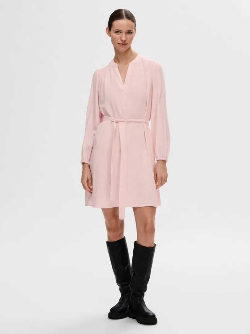 langrmet_kort_kjole_1-6.webp Kjoler>SELECTED LANGÆRMET KORT KJOLE Pink