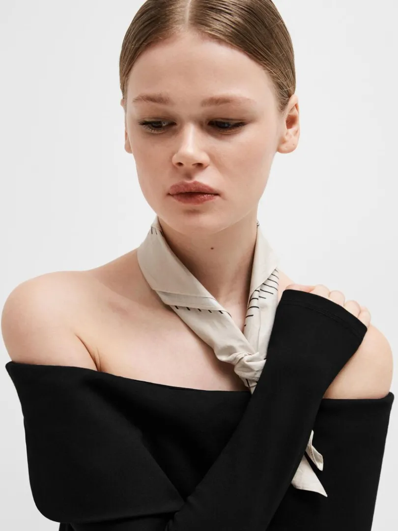 langrmet_offshoulder_top_2-1.webp Toppe Og Bluser>SELECTED LANGÆRMET OFF-SHOULDER TOP Black