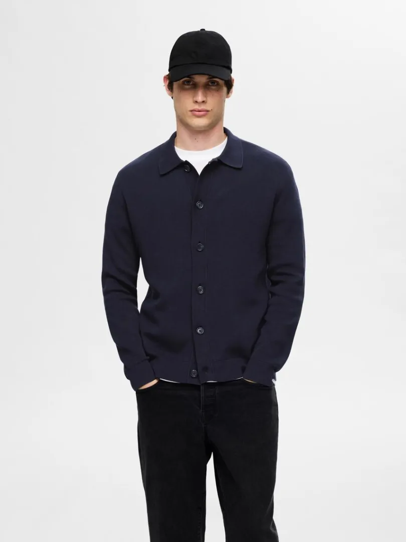 langrmet_polo_cardigan_0-1.webp Strik>SELECTED LANGÆRMET POLO CARDIGAN Blue