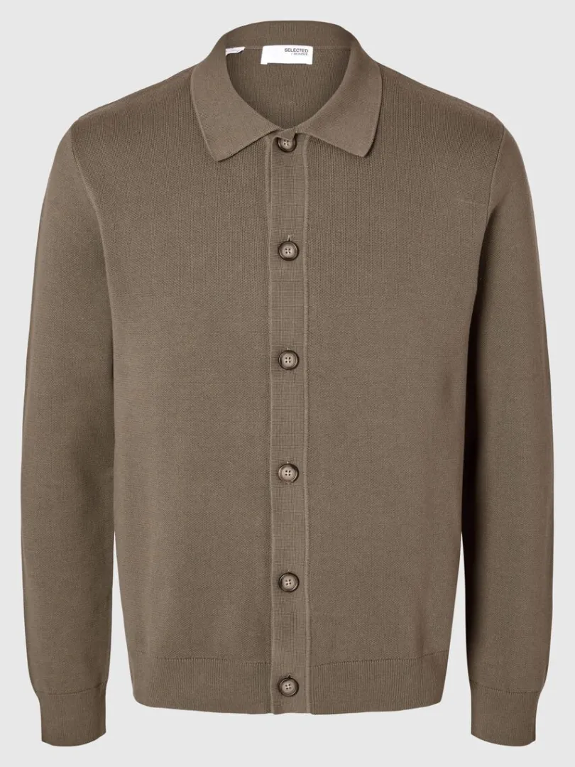 langrmet_polo_cardigan_4.webp Strik>SELECTED LANGÆRMET POLO CARDIGAN Brown