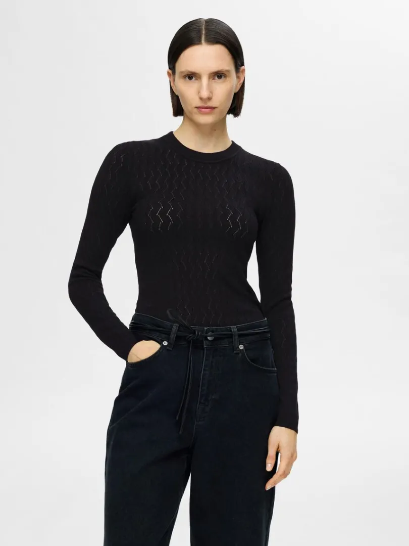 langrmet_strikket_top_0-4.webp Strik>SELECTED LANGÆRMET STRIKKET TOP Black