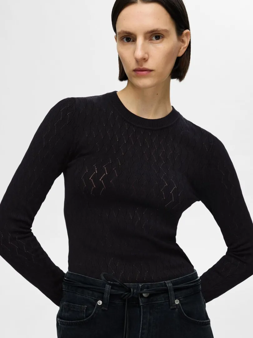 langrmet_strikket_top_2-4.webp Strik>SELECTED LANGÆRMET STRIKKET TOP Black