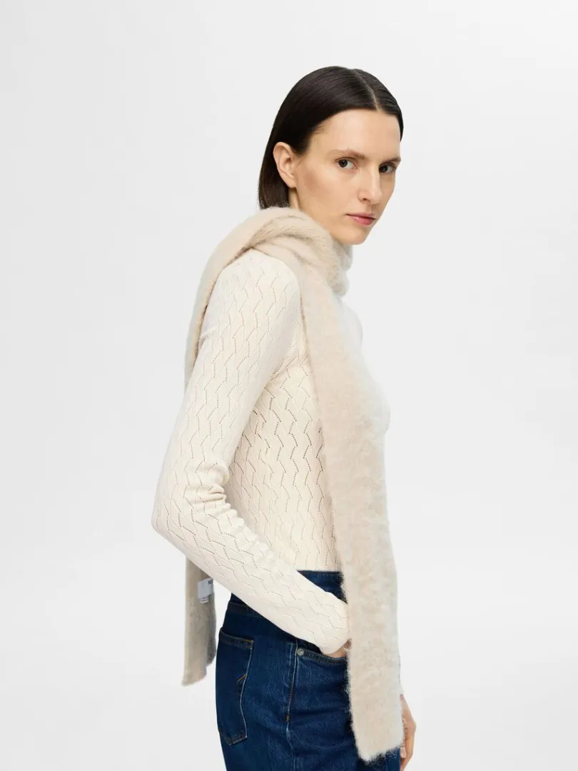 langrmet_strikket_top_2-6.webp Strik>SELECTED LANGÆRMET STRIKKET TOP Beige