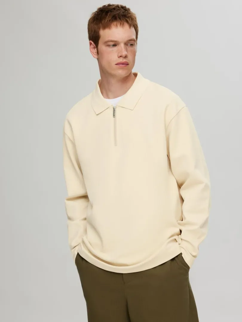 langrmet_sweatshirt_med_l_2-1.webp Poloer>SELECTED LANGÆRMET SWEATSHIRT MED LYNLÅS Beige
