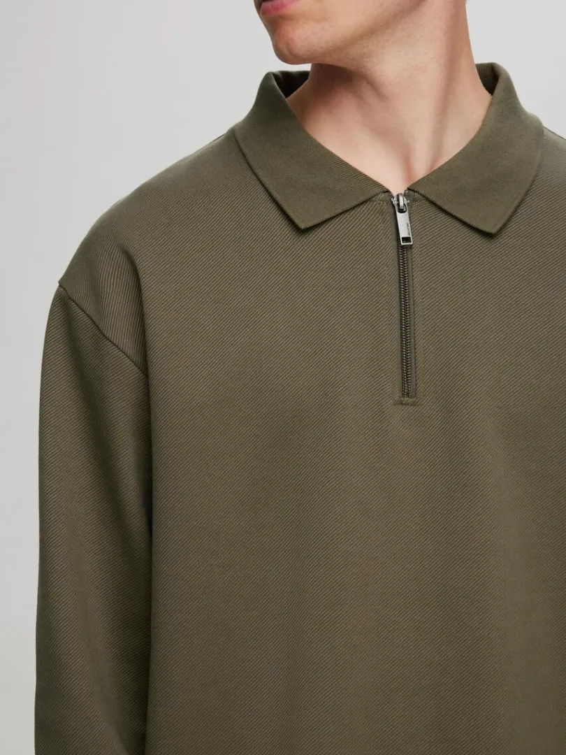 langrmet_sweatshirt_med_l_4.webp Poloer>SELECTED LANGÆRMET SWEATSHIRT MED LYNLÅS Green