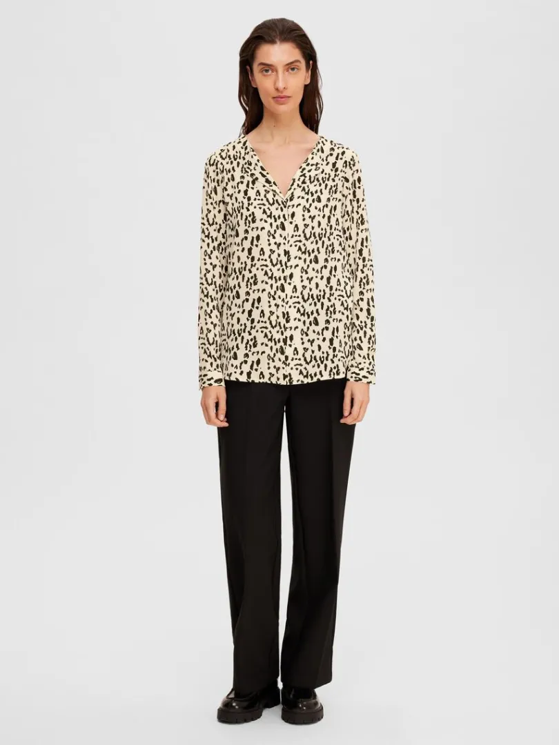 leopardprint_skjorte_2.webp Skjorter>SELECTED LEOPARDPRINT SKJORTE Beige