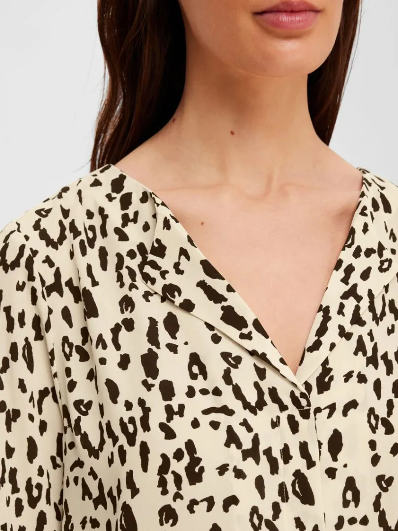 leopardprint_skjorte_5.webp Skjorter>SELECTED LEOPARDPRINT SKJORTE Beige