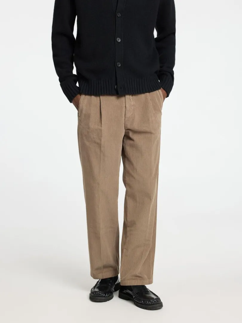 loose_fit_fljlsbukser_0.webp Bukser>SELECTED 220 LOOSE FIT FLØJLSBUKSER Brown