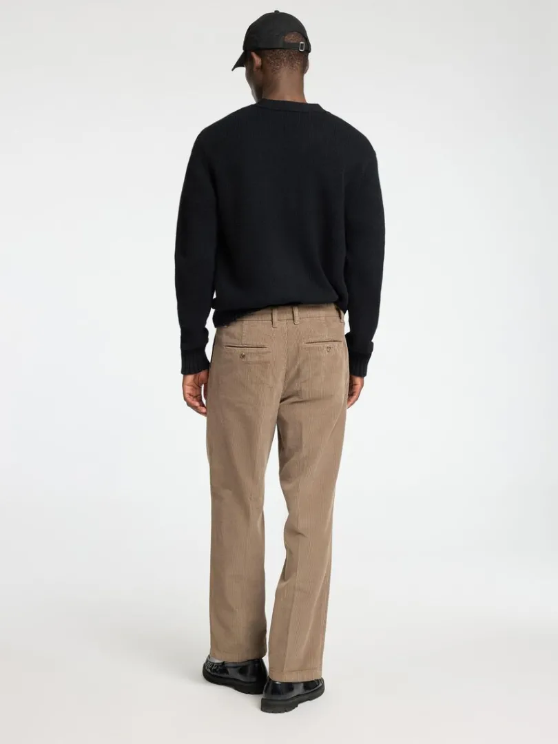 loose_fit_fljlsbukser_1.webp Bukser>SELECTED 220 LOOSE FIT FLØJLSBUKSER Brown