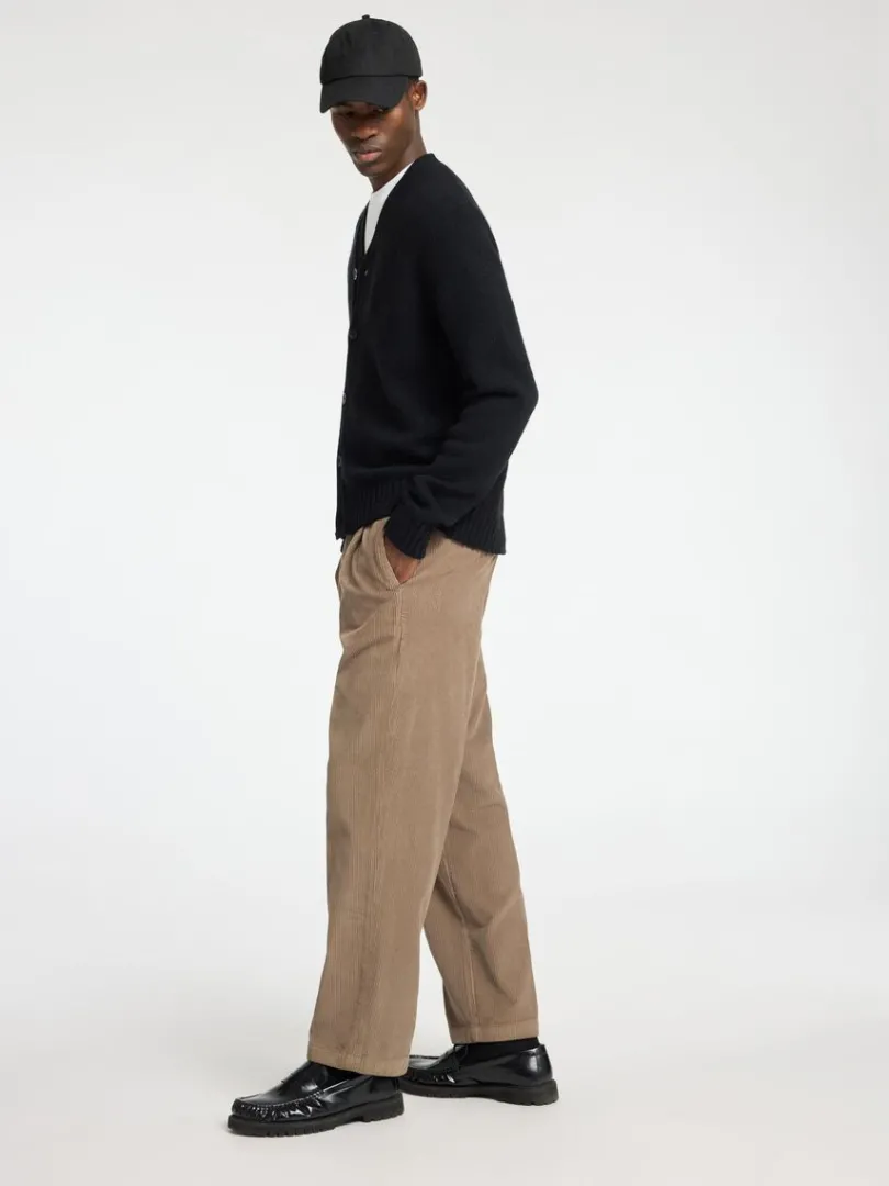loose_fit_fljlsbukser_3.webp Bukser>SELECTED 220 LOOSE FIT FLØJLSBUKSER Brown