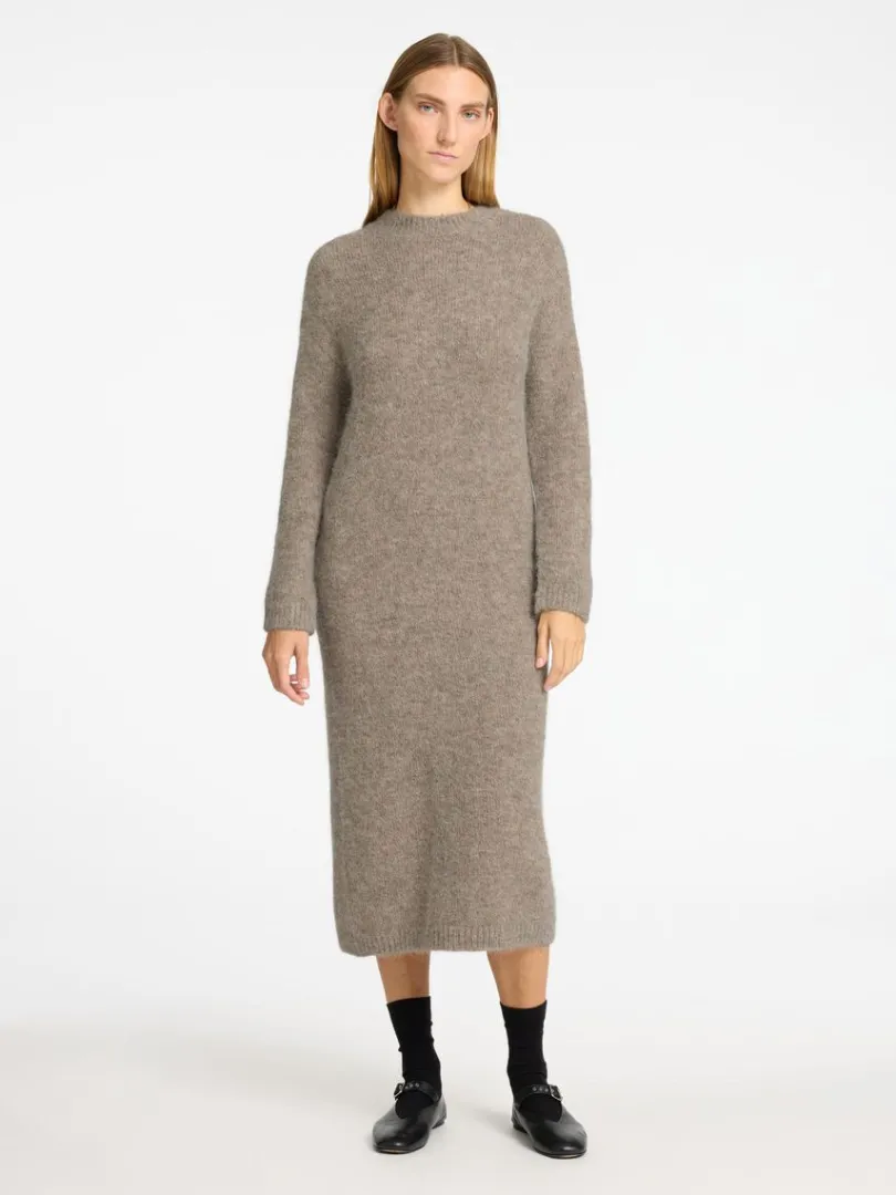 maxi_strikket_kjole_0-2.webp Kjoler | Strik>SELECTED MAXI STRIKKET KJOLE Grey