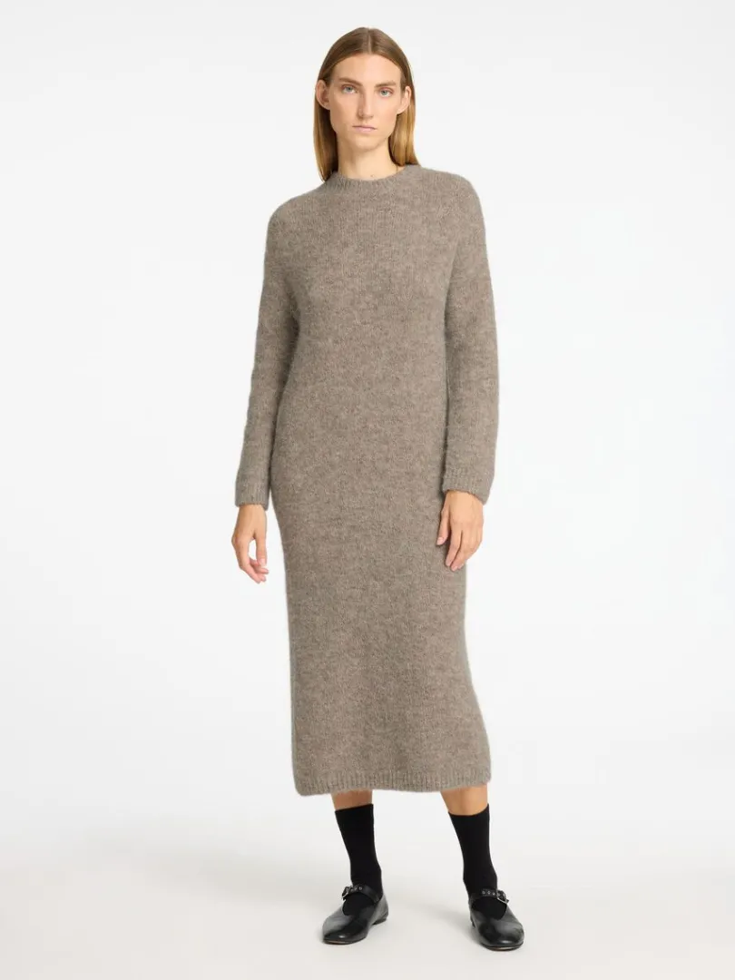 maxi_strikket_kjole_1.webp Kjoler | Strik>SELECTED MAXI STRIKKET KJOLE Grey